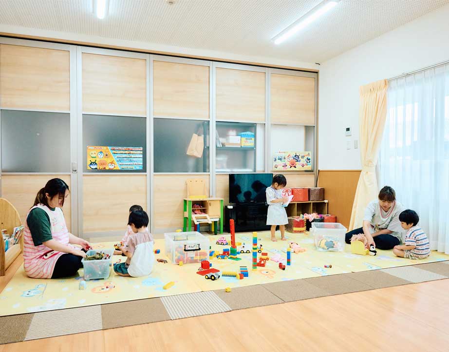 一時預かり保育で過ごす子ども