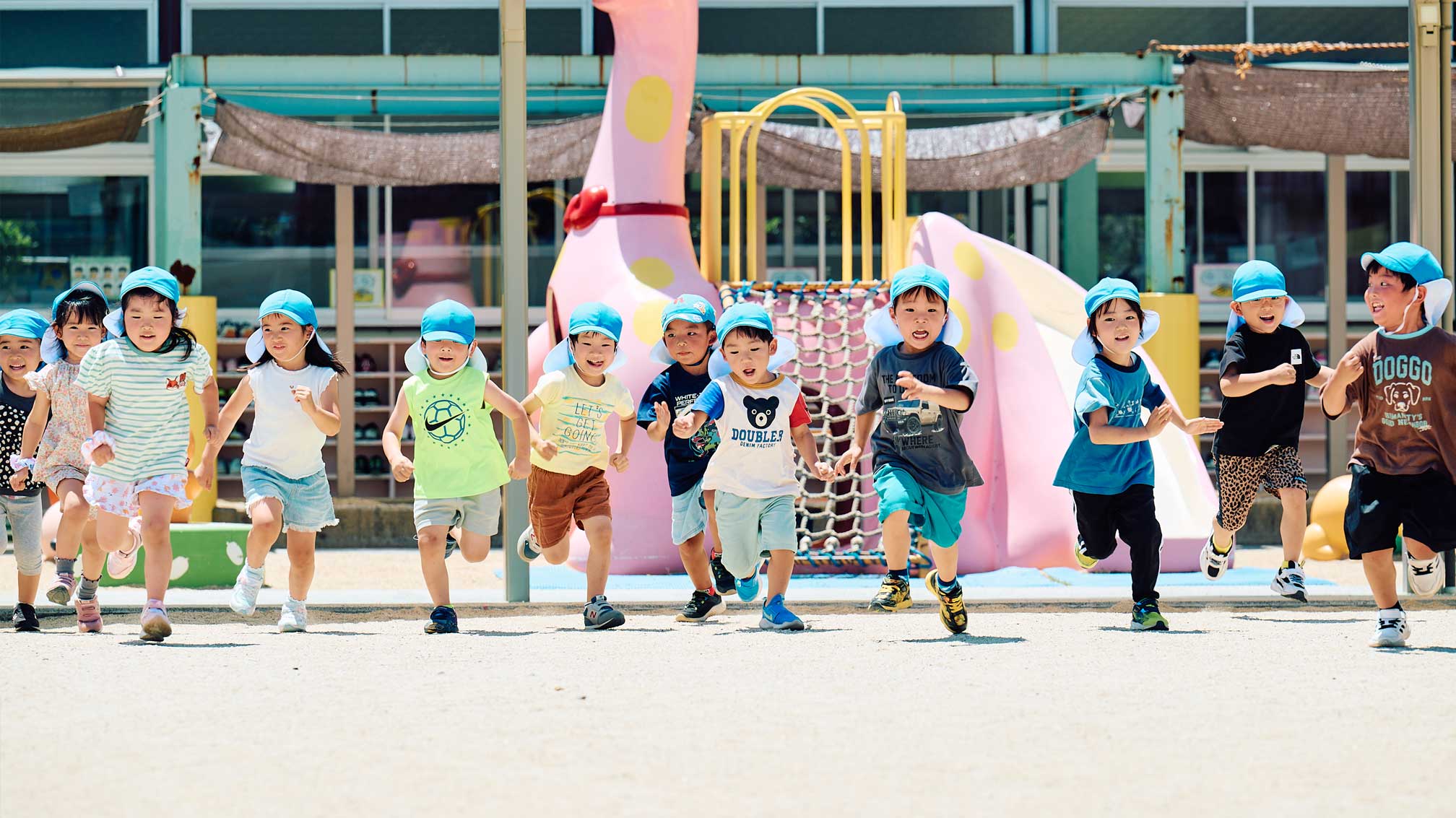園内で楽しく過ごす子どもたち