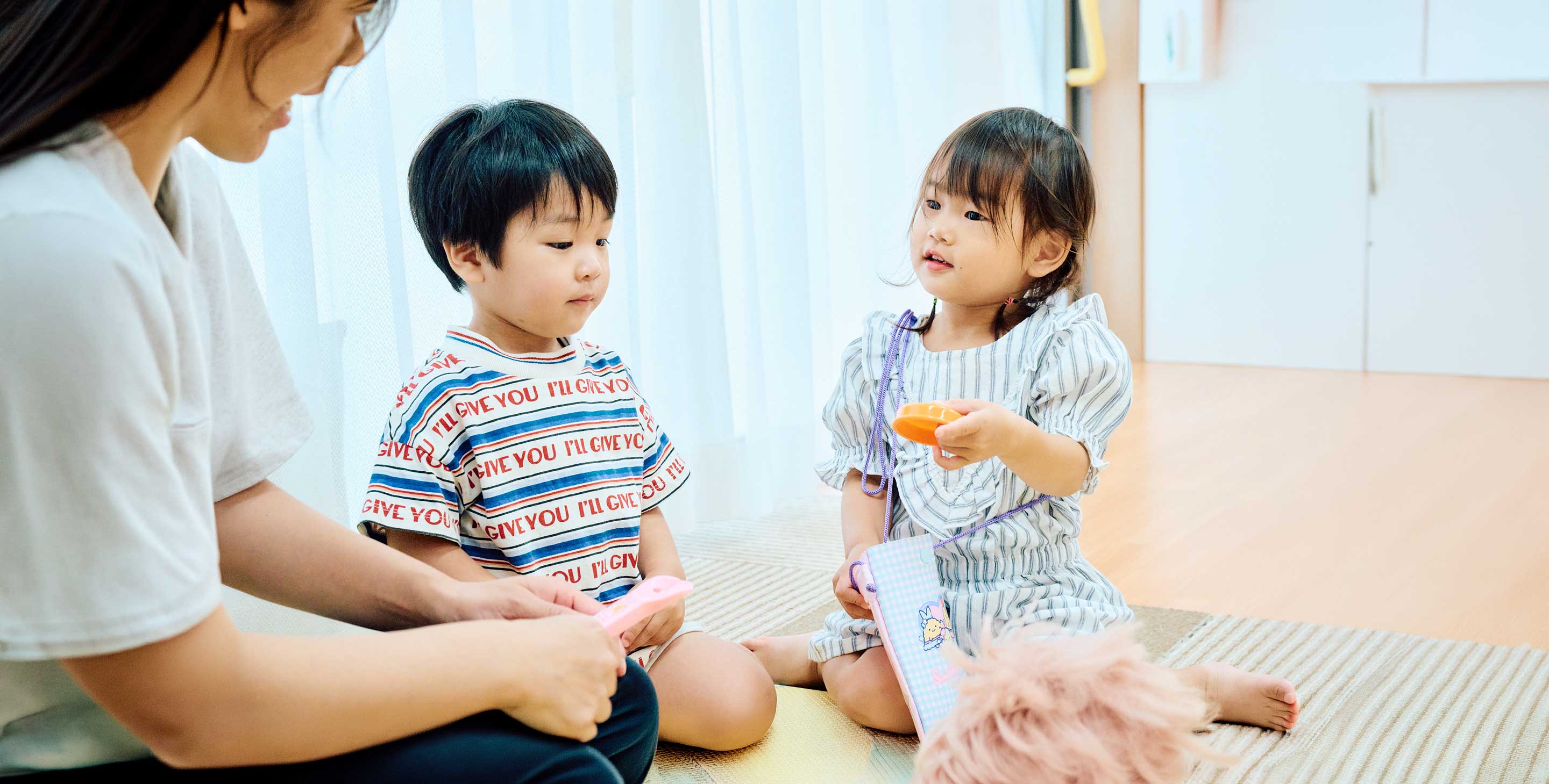 一時預かり保育で先生や友だちと過ごす子どもたち