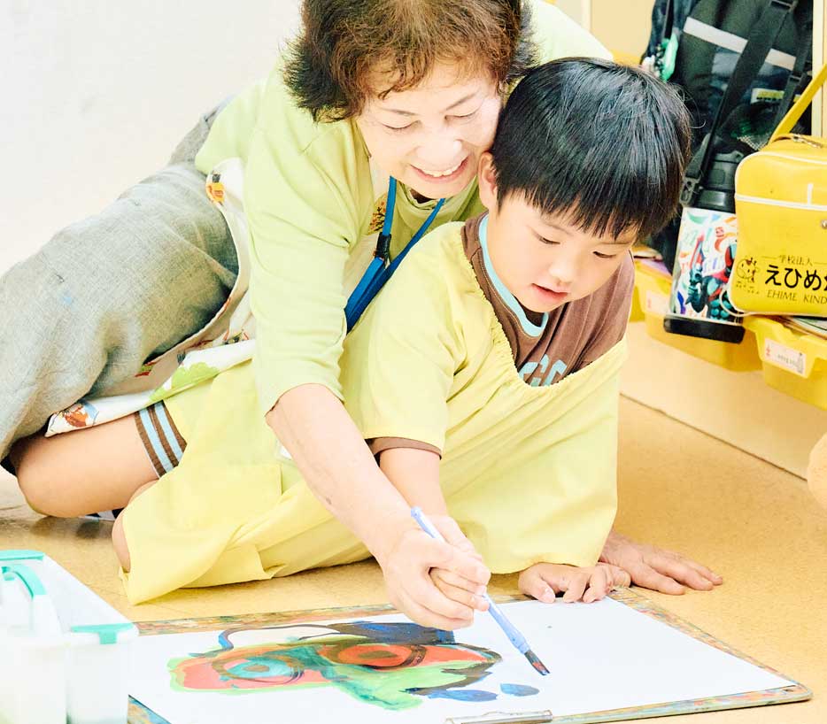 園生活の中で課外教室に取り組む子ども
