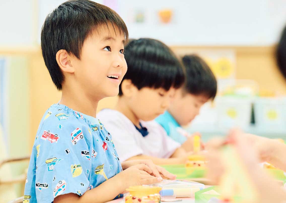 園での生活を楽しむ子どもたち
