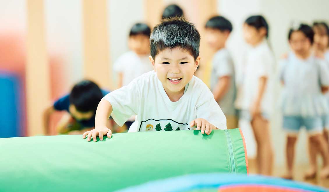 街なかへお散歩に出かける子どもたち